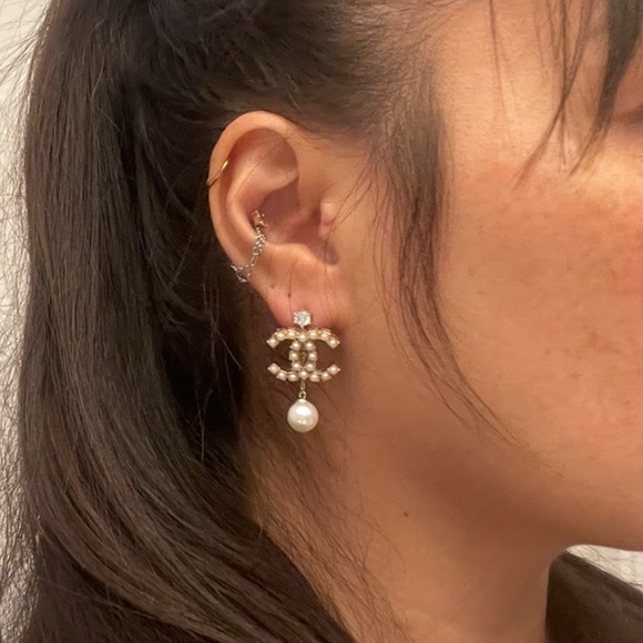 Chanel Gold and Cream Pearl Earrings - Picture 5 of 5